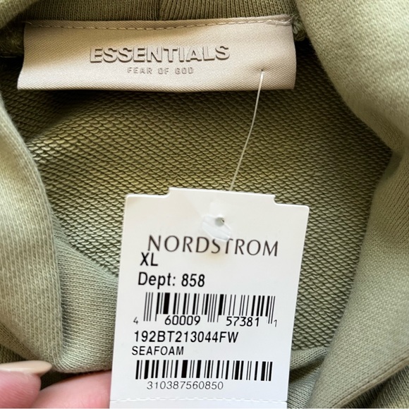 FEAR OF GOD NWT Essentials Pullover Hoodie Women’s Size XL Trendy Stylish - Picture 4 of 10